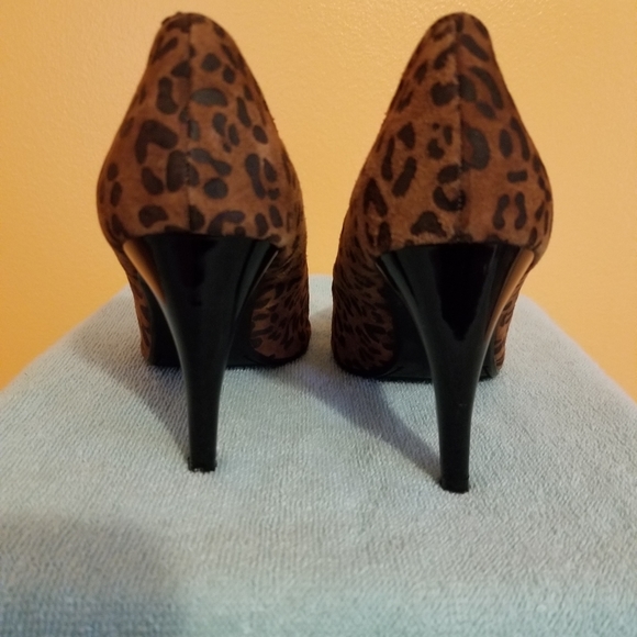 Dana Buchman Leon print pumps - Picture 8 of 8